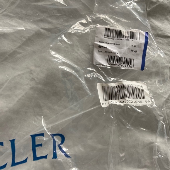 Moncler metallic oversized hooded puffer jacket - Picture 10 of 10